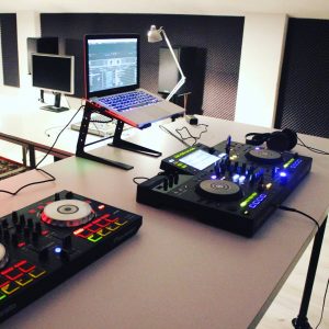 DJ apparatuur van Pioneer bij School of Hits